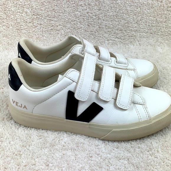 Veja Shoes - VEJA Leather Recife Sneakers